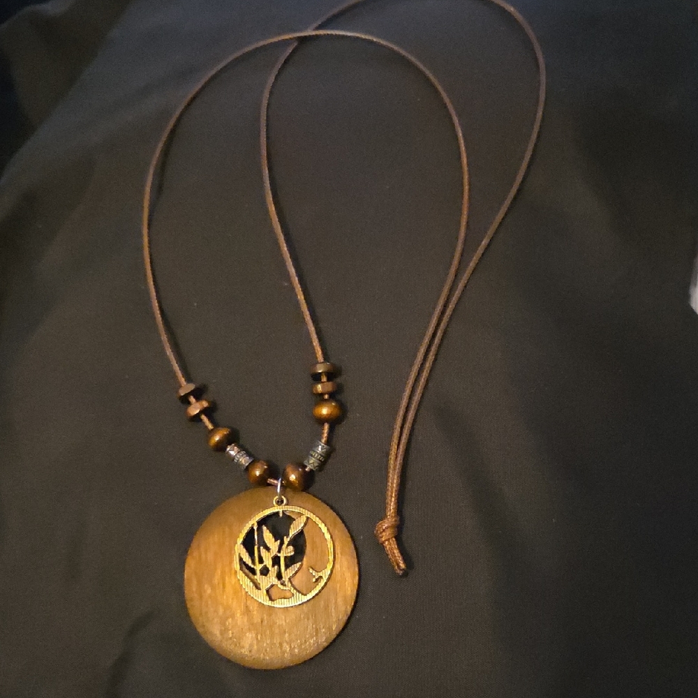 Brown Woodenlike Round  Pendant Beaded Necklace